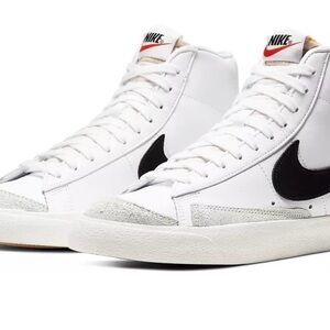 Nike Women's Blazer Mid 77 Shoes